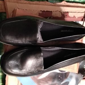 Easy spirit black dress shoes ( loafer style)